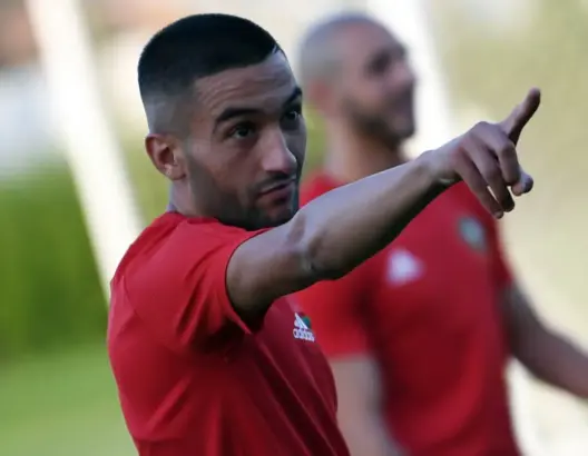 بعدما وصفه بـ”اللاعب غير المنضبط”.. زياش يرد على حاليلوزيتش ويطالبه بـ”الحقيقة”