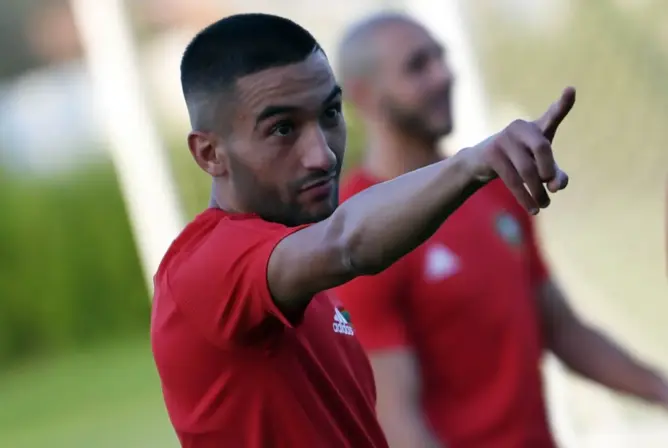 بعدما وصفه بـ”اللاعب غير المنضبط”.. زياش يرد على حاليلوزيتش ويطالبه بـ”الحقيقة”