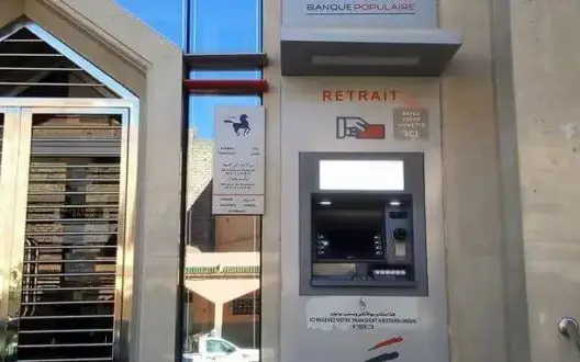 مصدر من البنك الشعبي يكشف لـ”العمق” أسباب توقف شبابيكه الالكترونية