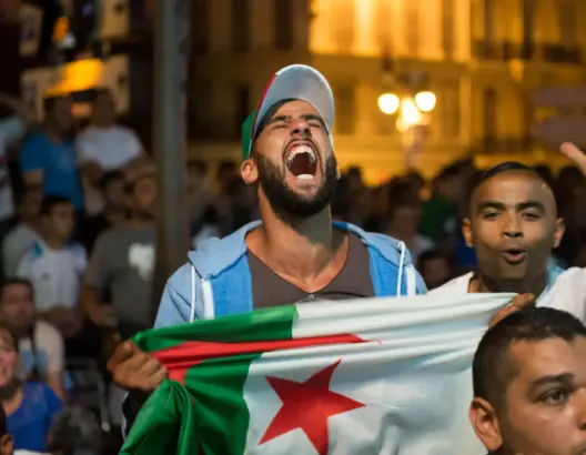 أمم إفريقيا .. روح الحراك تعانق أفراح الجزائريين بالقاهرة