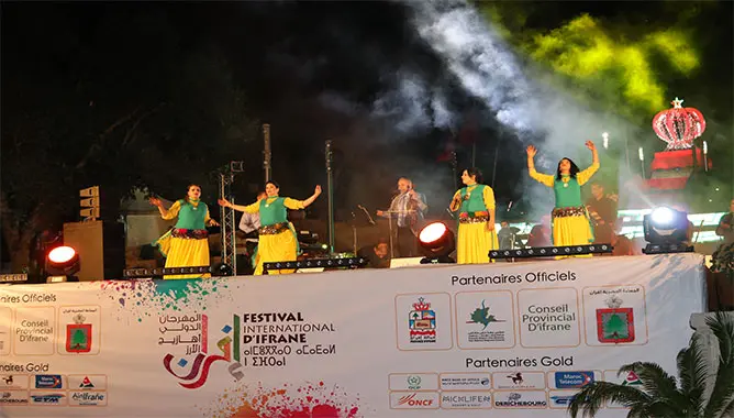 مدينة إفران تحتضن “مهرجان أهازيج الأرز” (صور وفيديو)