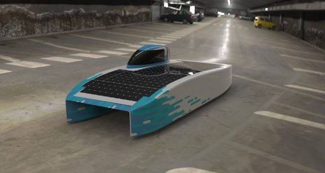 سيارة تعمل بالطاقة الشمسية