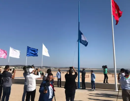 رفع اللواء الأزرق على شاطئ “با قاسم” بطنجة للعام السابع على التوالي