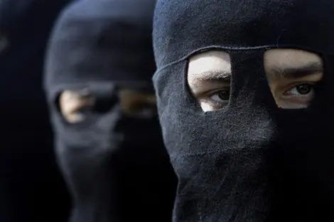 عصابة ملثمة تقتل خمسينيا ضواحي أزيلال