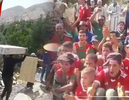 بعد تفاعل مغاربة معهم.. الأسود يرسلون هدية استثنائية لأطفال بتازة (فيديو)