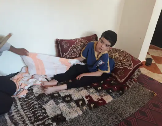 خطأ طبي يحول حياة فتاة بسوق السبت لجحيم .. ووالدها يناشد المحسنين
