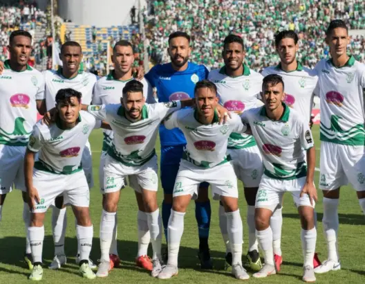 بعد إقصائهم .. لاعبو الرجاء يحاولون الاعتداء على حارس الزمامرة (فيديو)