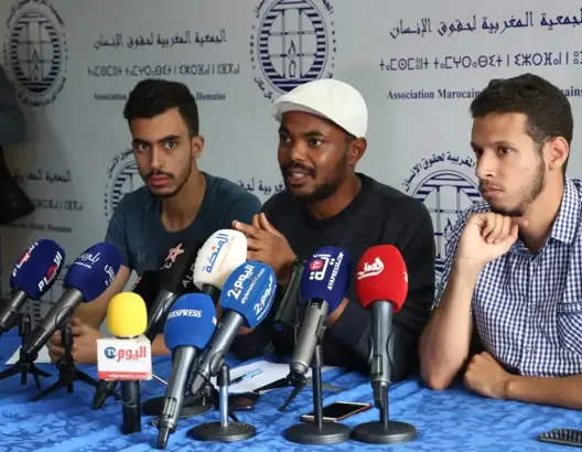 طلبة الطب يعلنون استمرار الإضراب ويكشفون كواليس الحوار مع الحكومة (فيديو)