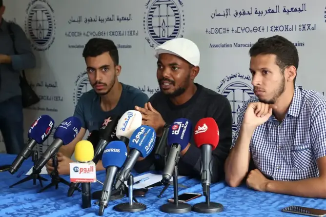 طلبة الطب يعلنون استمرار الإضراب ويكشفون كواليس الحوار مع الحكومة (فيديو)