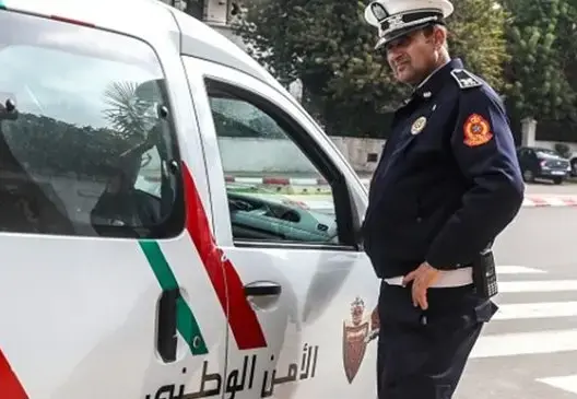 عدم الامتثال وتعنيف رجل شرطة يقود إلى توقيف شخص ووالده