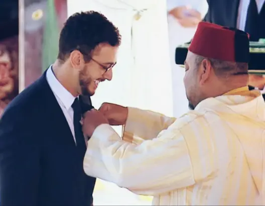 بعد حلوله بالمغرب.. لمجرد يقدم “هدية” للملك بمناسبة عيد ميلاده (فيديو)