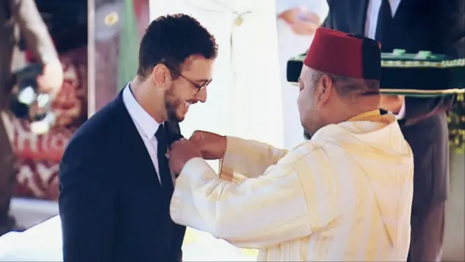 بعد حلوله بالمغرب.. لمجرد يقدم “هدية” للملك بمناسبة عيد ميلاده (فيديو)