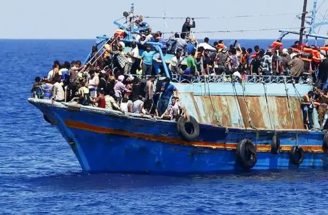 أمن الداخلة يجهض محاولة للهجرة السرية ويوقف 25 “حرّاكا” من جنوب الصحراء