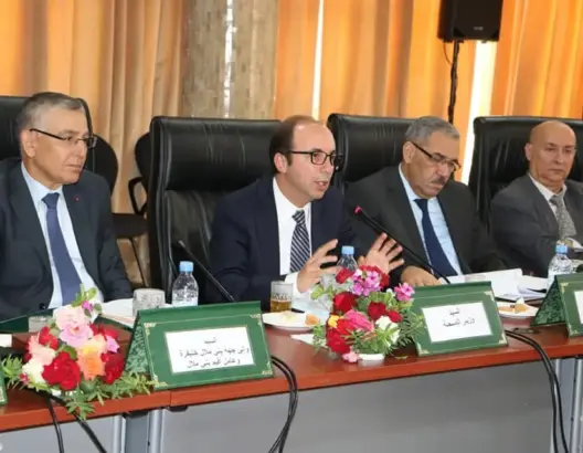 الدكالي يبشر سكان بني ملال بمدينة طبية .. ويوقع اتفاقية بالجهة