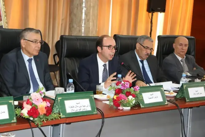 الدكالي يبشر سكان بني ملال بمدينة طبية .. ويوقع اتفاقية بالجهة