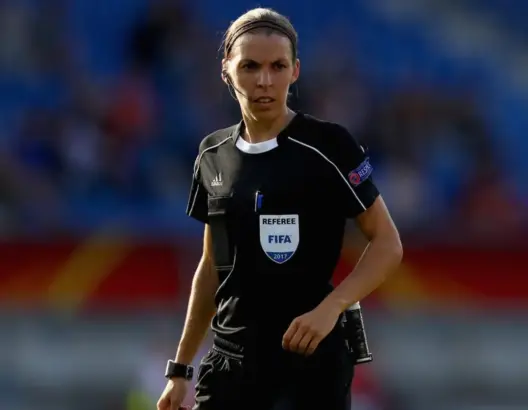 لأول مرة في تاريخ الكأس.. امرأة تدير مباراة السوبر الأوروبي للرجال