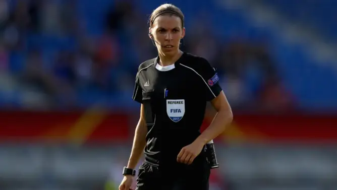 لأول مرة في تاريخ الكأس.. امرأة تدير مباراة السوبر الأوروبي للرجال