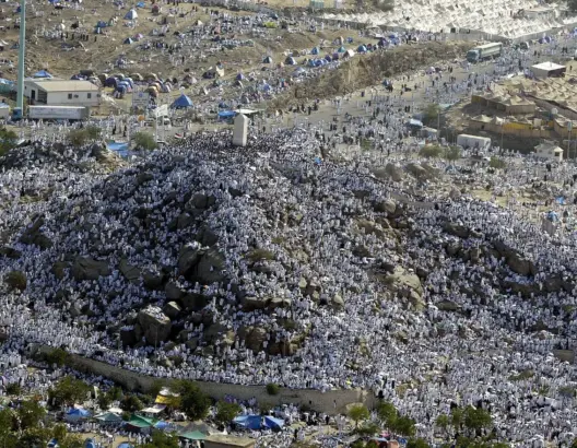 ضيوف الرحمان يقفون على صعيد عرفة لأداء ركن الحج الأعظم