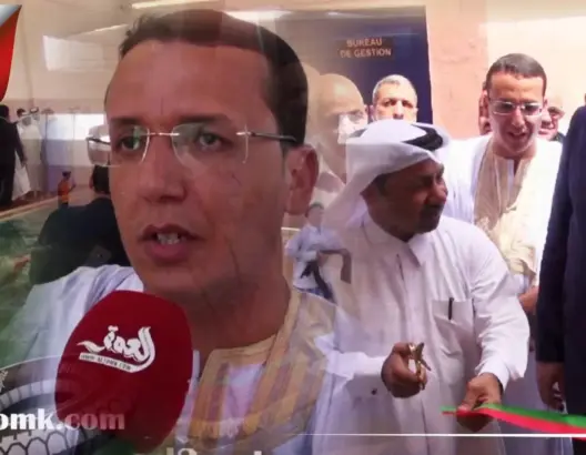 في حرارة 47 درجة..قطريون يدخلون الفرحة على أطفال وشباب الزاك (فيديو)