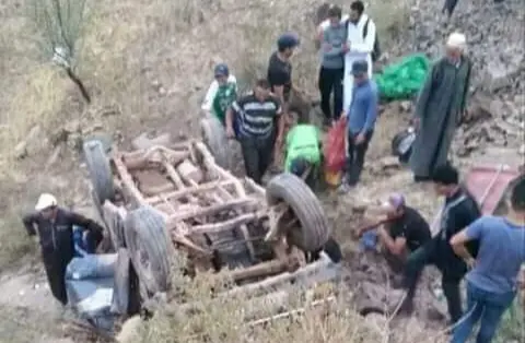 قتيلان وجرحى بعد سقوط “بيكوب” في منحدر ضواحي شيشاوة