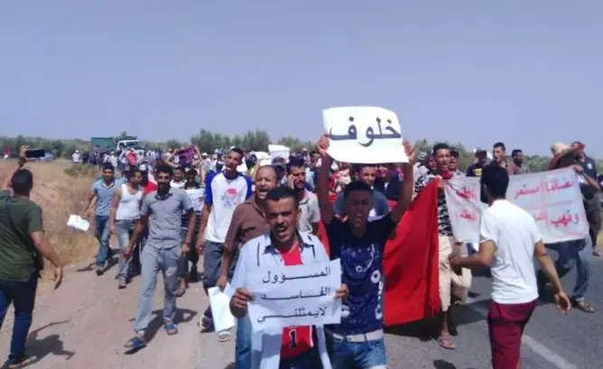 المئات يتظاهرون بـ”السراغنة”.. ومسؤول يطالبهم بـ300 مليون سنتيم (صور)