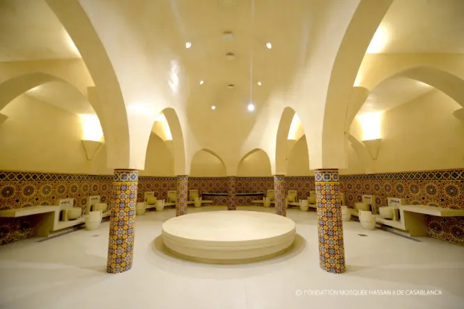 مقابل 50 درهم.. افتتاح حمامات صحية بمسجد الحسن الثاني بالبيضاء (صور)