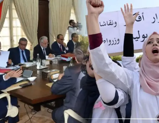 الحكومة تكشف تفاصيل إنهاء أزمة طلبة الطب والصيدلة (فيديو)