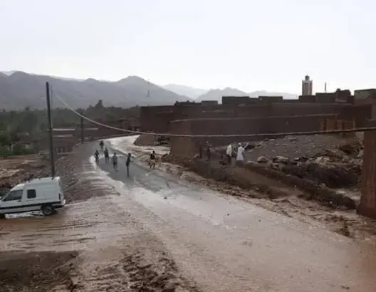 سوء الأحوال الجوية يضعف شبكة الاتصال بزاكورة.. واتصالات المغرب تتدخل