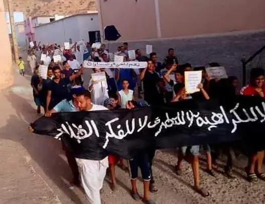 مستضيفو البلجيكيات يضعون سراويل فوق رؤوسهم تنديدا بـ”فكر الظلام” (صور)