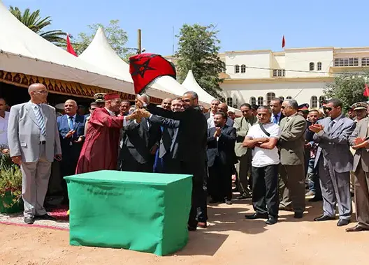 عامل مكناس يفك شفرة “البلوكاج” ويدشن تعبيد طرقات بوفكران (صور)