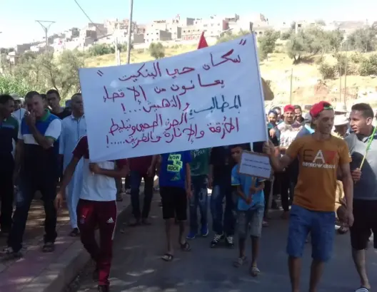 “المياه العادمة وأحوال الأزقة” تعيد إخراج ساكنة بدمنات للاحتجاج (صور)