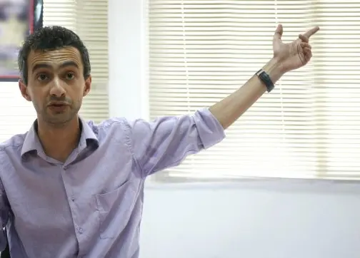 بعد اعتقاله.. الجزائر تُرحل الحقوقي المغربي بنشمسي