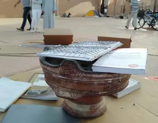 معطلو تيزنيت “يشْوُون” شواهدهم العليا وسط الشارع العام (صور)