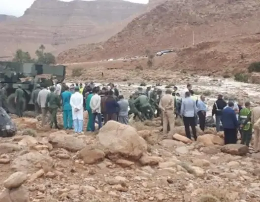 تفاصيل جديدة حول انقلاب حافلة جراء فيضان واد بالرشيدية (فيديو)