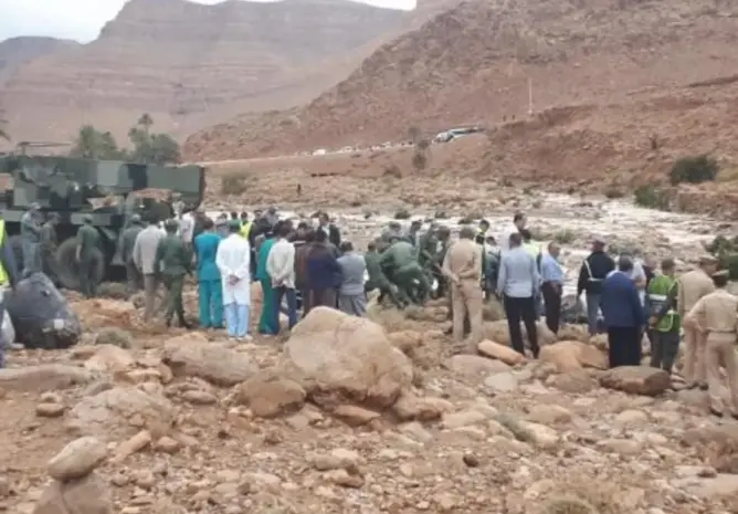 تفاصيل جديدة حول انقلاب حافلة جراء فيضان واد بالرشيدية (فيديو)