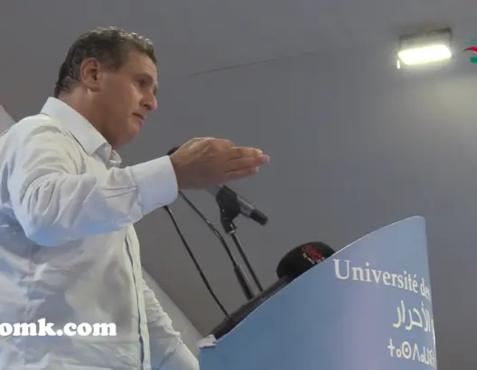 أخنوش يقاضي جريدة فرنسية اتهمته بسحب مجلة من الأكشاك