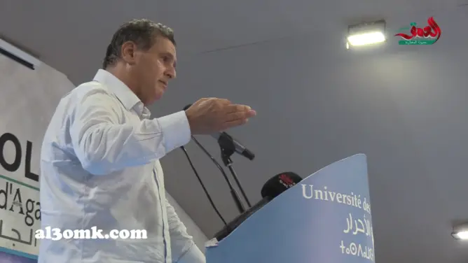 أخنوش يقاضي جريدة فرنسية اتهمته بسحب مجلة من الأكشاك