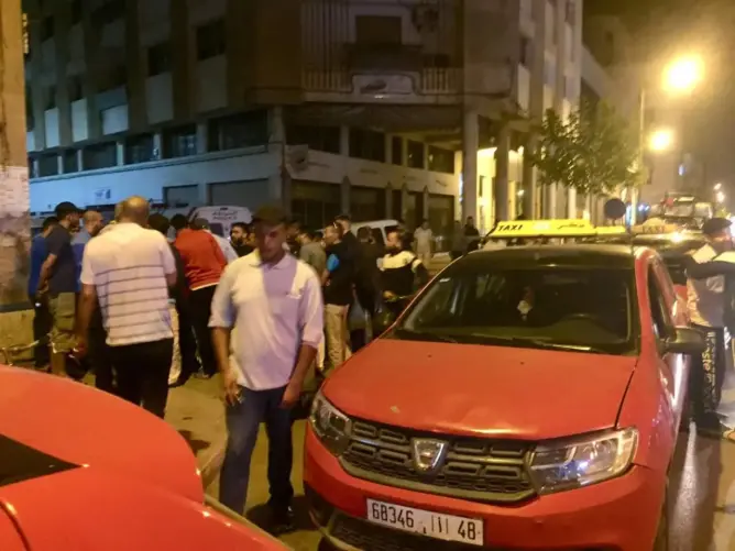 اعتداء على سائق سيارة أجرة وزملاؤه يتضامنون معه أمام ولاية أمن وجدة