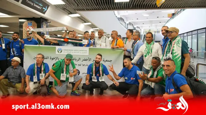 شاهد ردة فعل المشجعين الفلسطينيين بعد استقبالهم من طرف جماهير الرجاء