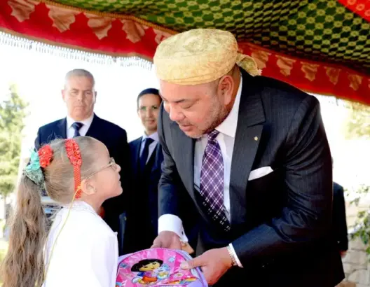 الملك يطلق مبادرة مليون محفظة.. و4 ملايين ونصف تلميذ يستفيد منها
