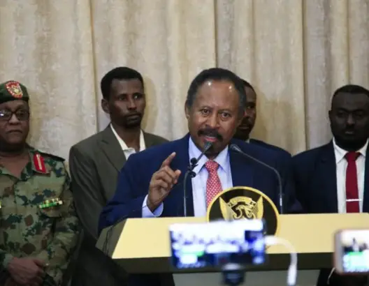 تضم 18وزيرا .. حمدوك يعلن أول حكومة بالسودان بعد الإطاحة بالبشير