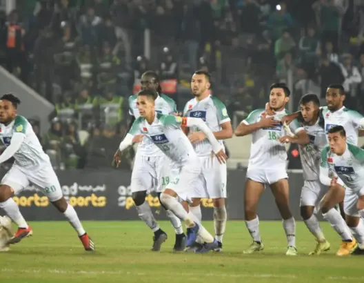 جامعة الكرة تعرض لاعبَين بالرجاء وحارس الزمامرة على لجنة التأديب