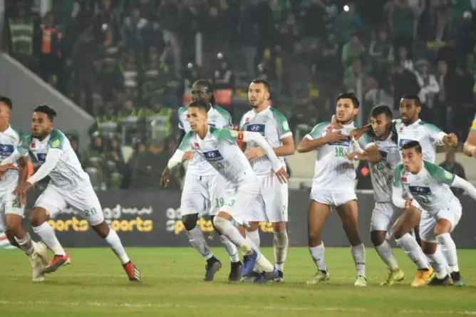 جامعة الكرة تعرض لاعبَين بالرجاء وحارس الزمامرة على لجنة التأديب