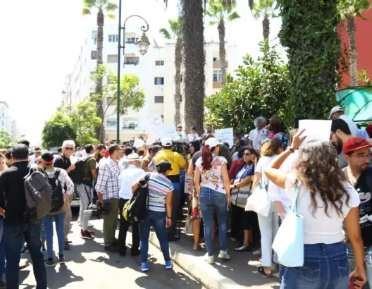 بلقزيز يحضر المحكمة مرتديا وساما ملكيا.. و2000 طبيب يتضامنون معه