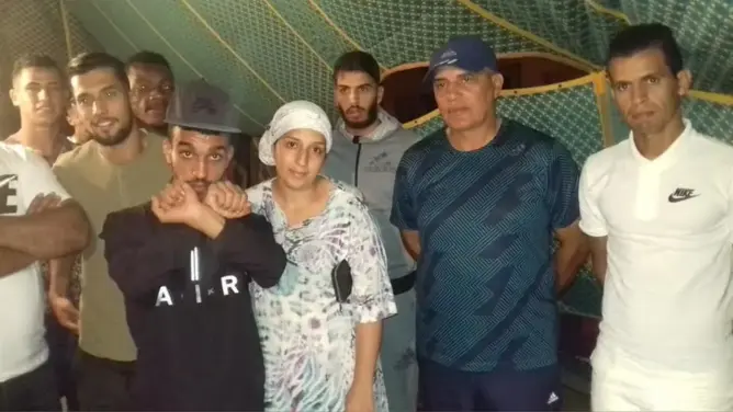 طاليب ولاعبو الجيش يقدمون العزاء لعائلة ضحية مباراة البيضاء