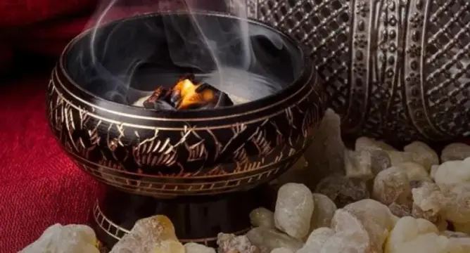 “العلاج الرباني”.. عيادات “غير قانونية” لعلاج المرضى ومطالب بتدخل الوزارة (صور)