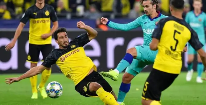 دورتموند يسقط في فخ التعادل أمام برشلونة في قمة الجولة الأولى لدوري أبطال أوروبا