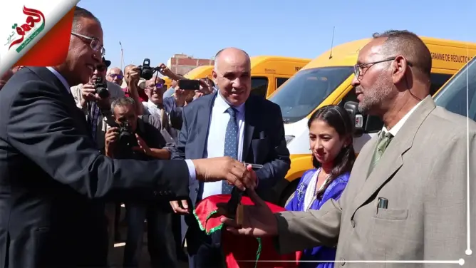 تسليم مفاتيح حافلات للنقل المدرسي على جماعات بالحاجب (فيديو)