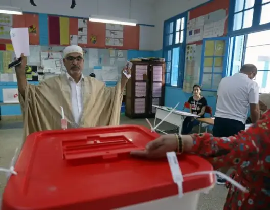 منار: “تصويت عقابي” وراء نتائج الانتخابات الرئاسية بتونس