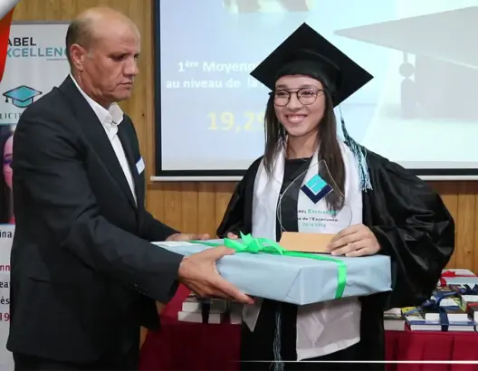 هذا مسار التلميذة الأولى في نتائج الباك للسنة الدراسية الماضية بجهة فاس(فيديو)